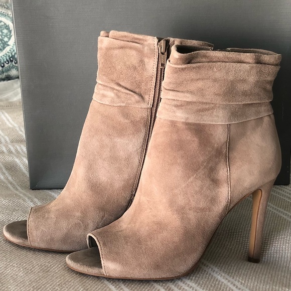 Vince Camuto Kenya booties size 8